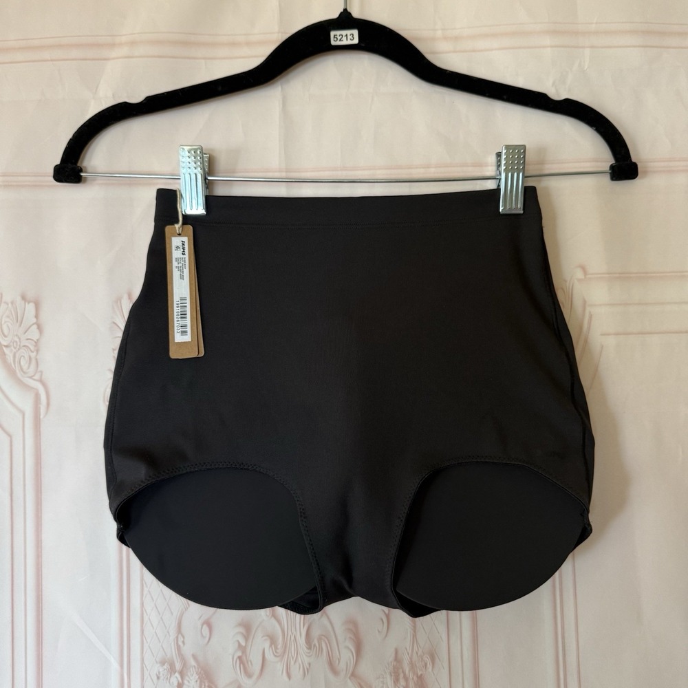 SKIMS Body Butt Enhancing Brief Onyx Black Size XS NWT $104 Padded